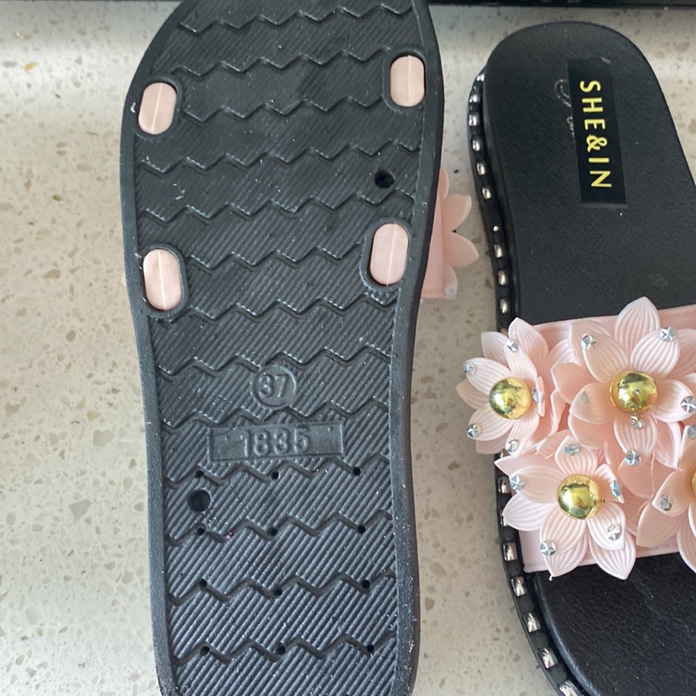 Flower Sandals with Beads and Rhinestones. Brand New size 7 - Picture 2 of 5
